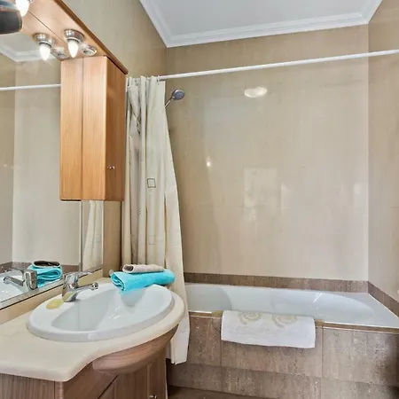Διαμέρισμα Penthouse Apt With Seaviews And Jacuzzi