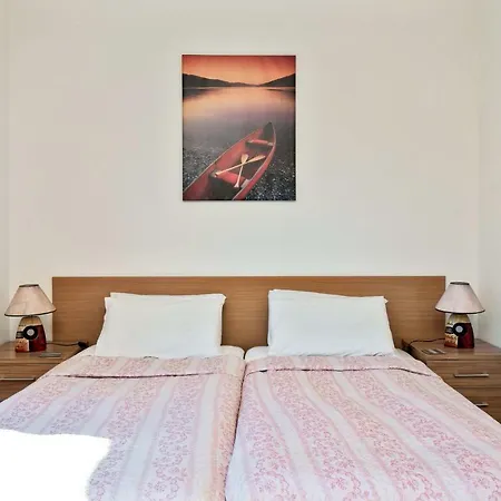 Penthouse Apt With Seaviews And Jacuzzi Διαμέρισμα